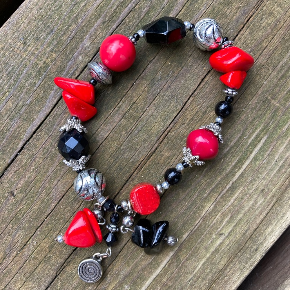 Boho BRACELET Hand Crafted Coral Silver Stretch Bracelet Red Black Beads 7”